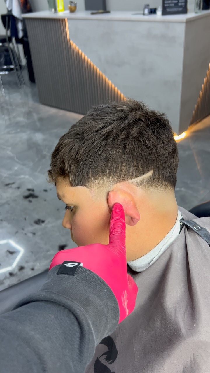 Corte con textura y línea de diseño, visto de perfil