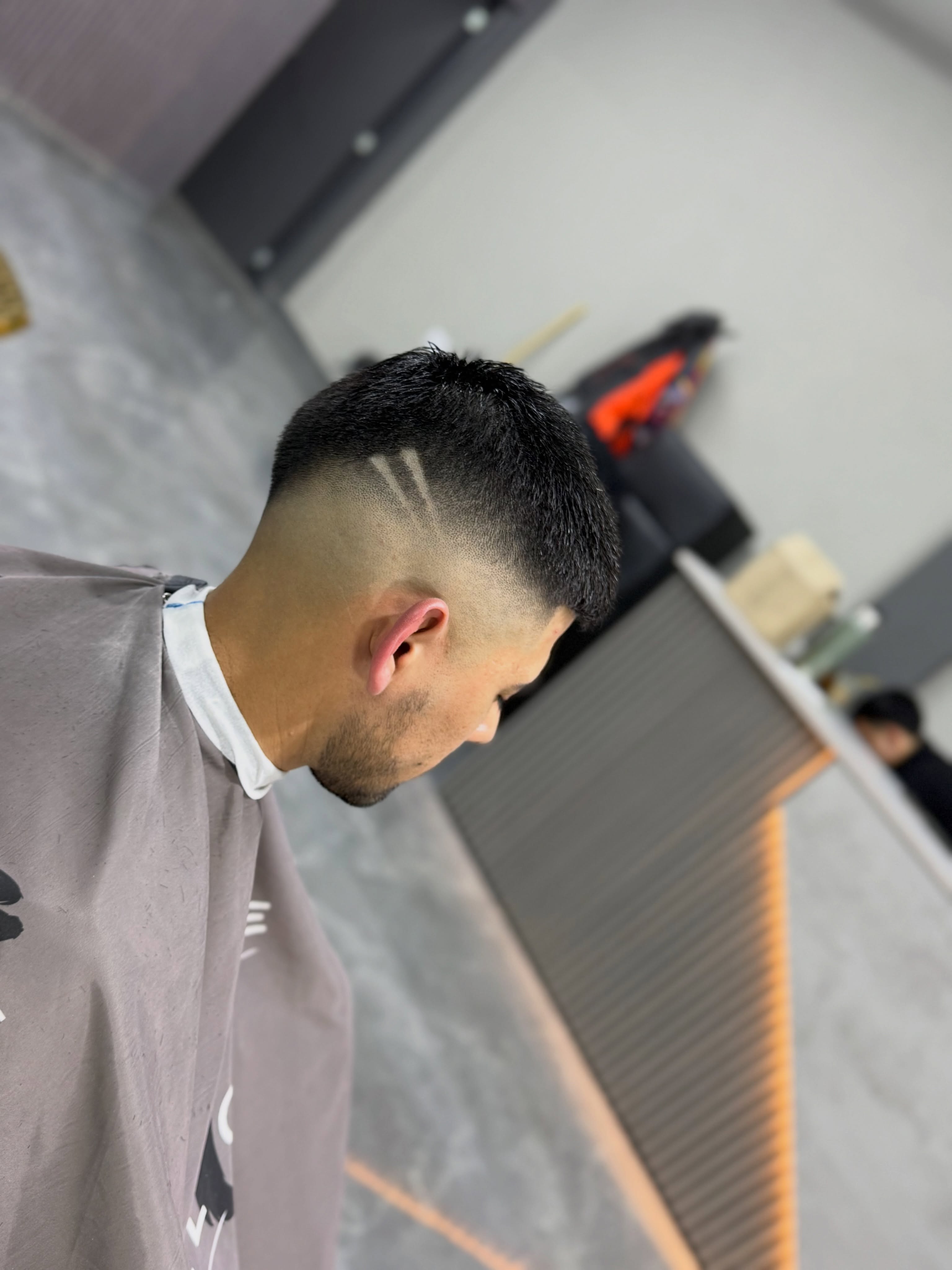 Corte degradado con dos líneas de diseño realizado en El Garaje